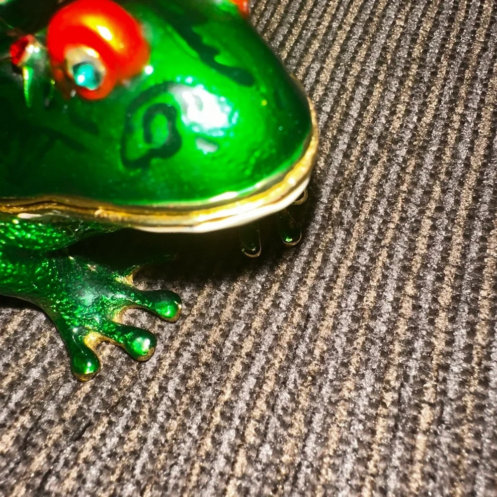Green and Red trinket Decorative Frog Figurine